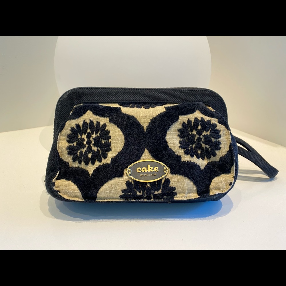 Black and Cream Cake Petunia baby bag wristlet